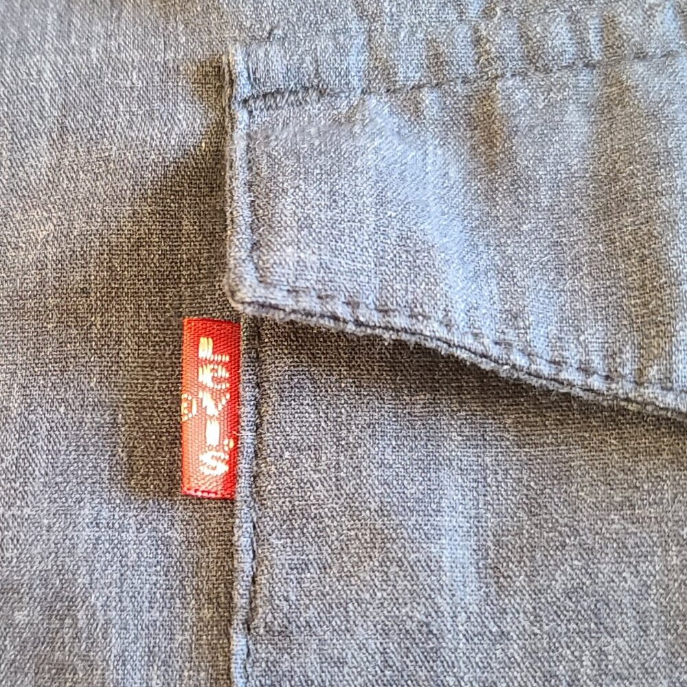 Blue Men's Large Levi's Button Down Euc - image 3
